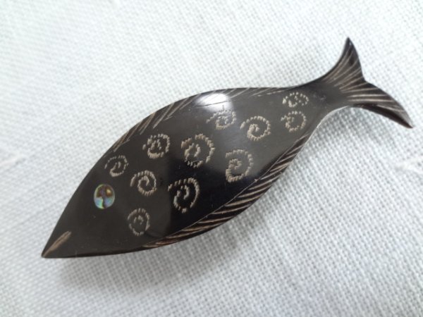 画像1: Black Horn Fish shuttle  (1)